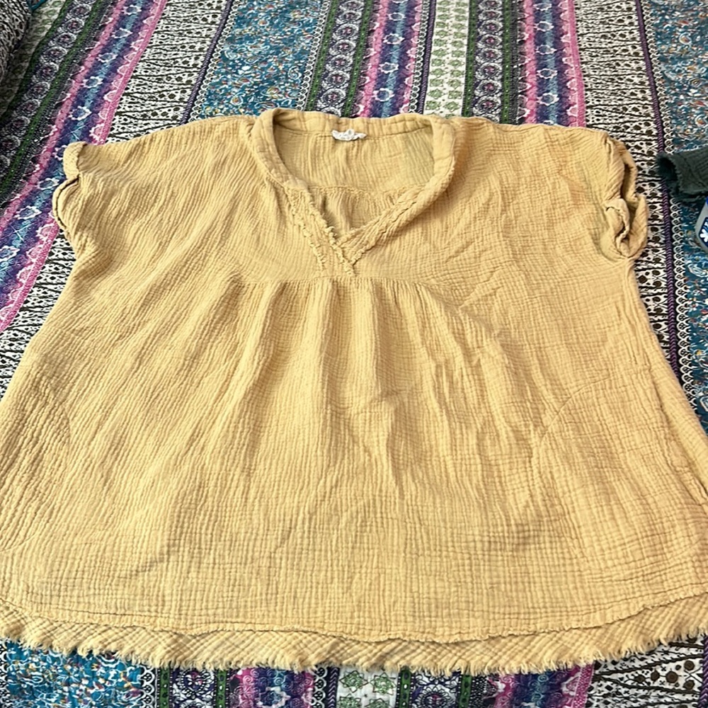 Entro gauze top 1X with pockets. Excellent used condition.
